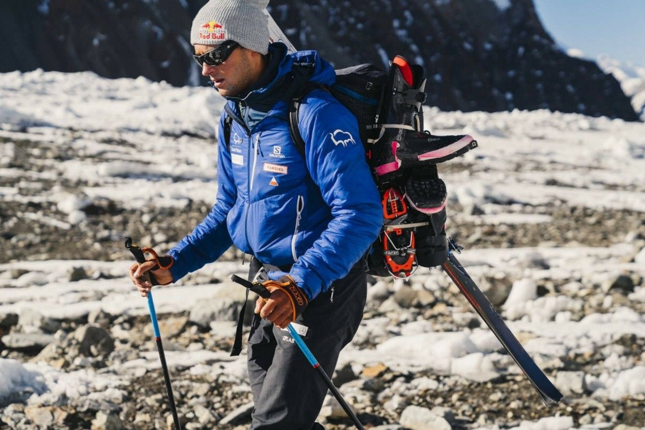 Andrzej Bargiel podczas wyprawy i późniejszego zjazdu na nartach ze słynnego K2. Polak zrobił to jako pierwszy.