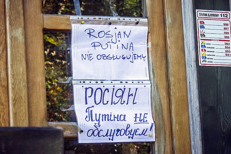 "Rosjan Putina nie obsługujemy" - taki komunikat widzą rosyjscy goście restauracji "Piaskownica" w Sopocie.