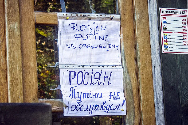 "Rosjan Putina nie obsługujemy" - taki komunikat widzą rosyjscy goście restauracji "Piaskownica" w Sopocie.