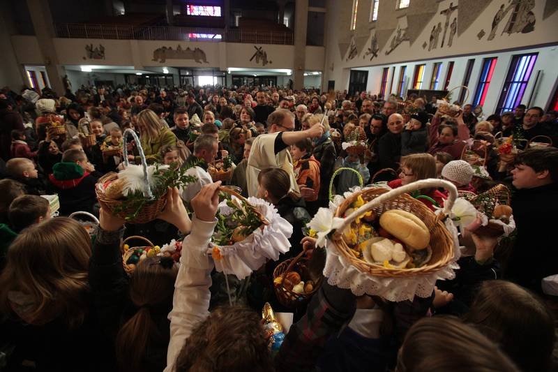 Święconka w parafii św. Andrzeja Boboli w Gdyni zgromadziła tłumy