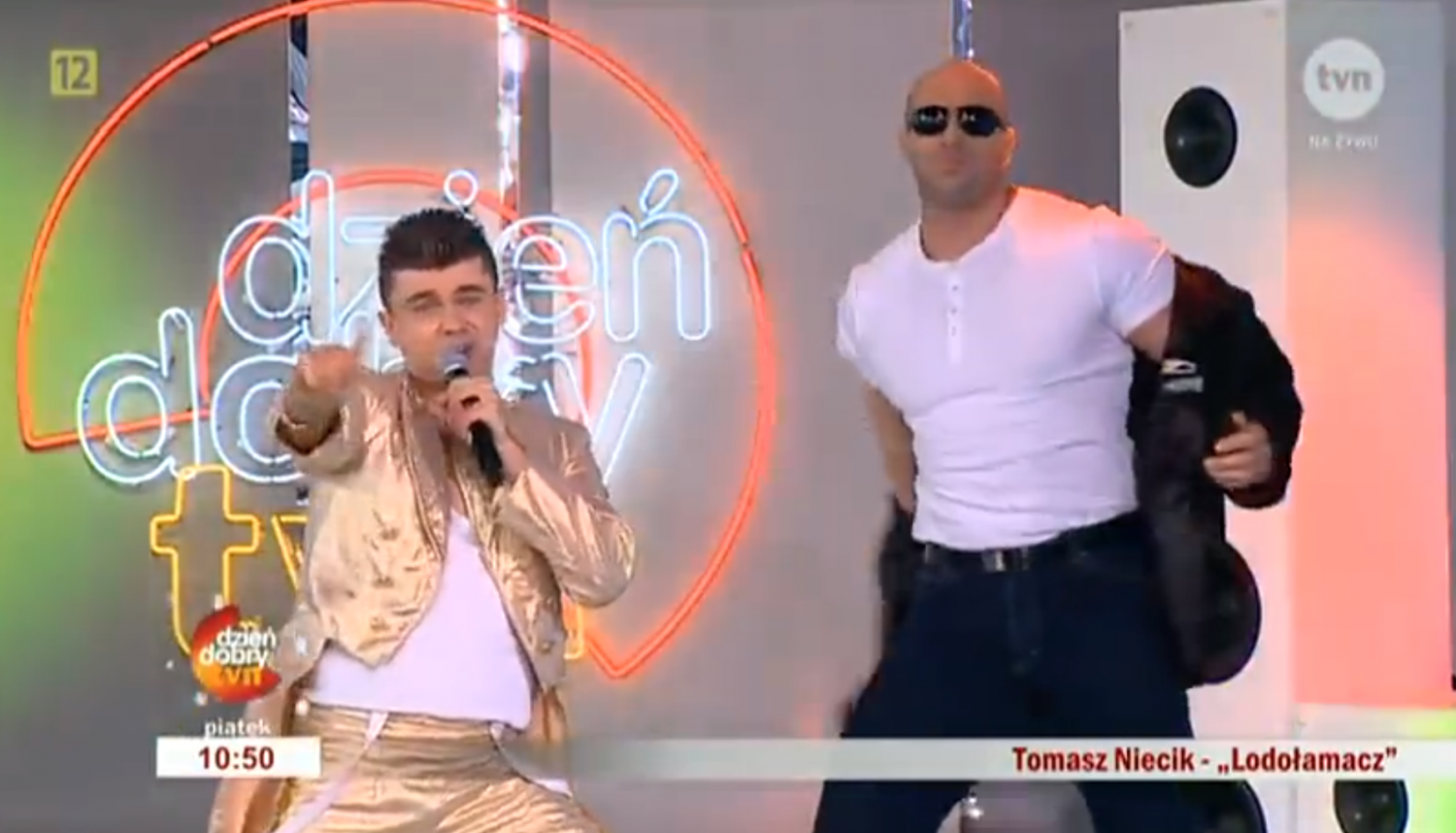 Występ Niecika wzbudził spore zainteresowanie m.in. ze względu na towarzyszącego mu tancerza.