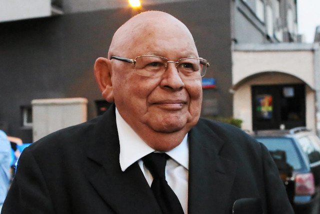 Jerzy Urban oznajmił, że "chętnie poświęciłby dwunastu pracowników, żeby uzyskać 7 milionów nakładu"