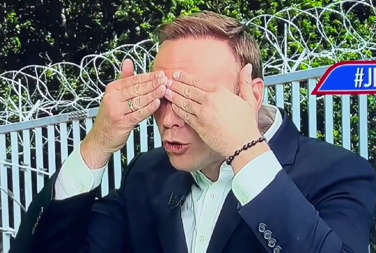 Prawa ręka Dudy na wizji drwiła z Kaczyńskiego. Tak przedrzeźniała prezesa PiS.