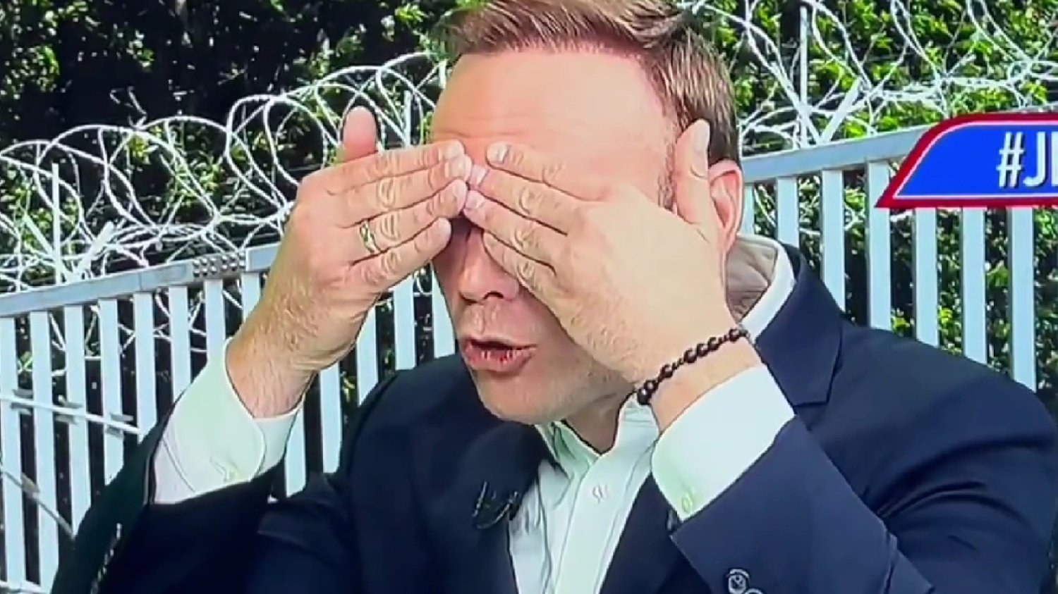Prawa ręka Dudy na wizji drwiła z Kaczyńskiego. Tak przedrzeźniała prezesa PiS.