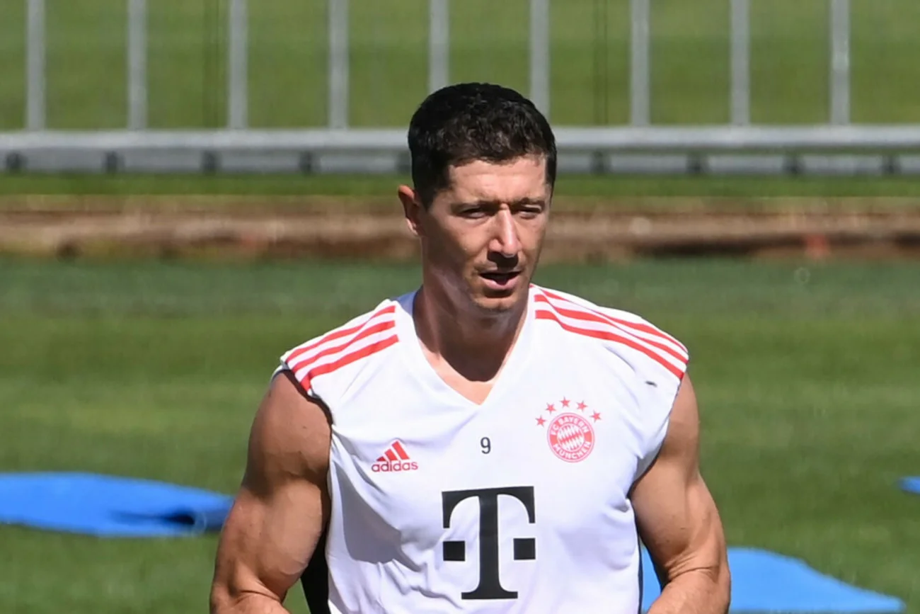 Robert Lewandowski po ośmiu latach pożegnał się z Bayernem Monachium. Teraz będzie grał dla FC Barcelony.