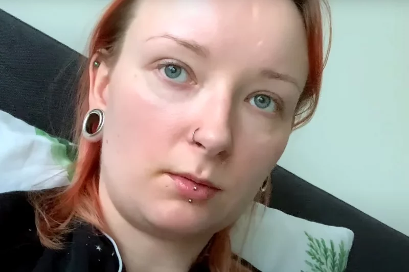 Youtuberka Red Lipstick Monster znowu jest zakażona koronawirusem.