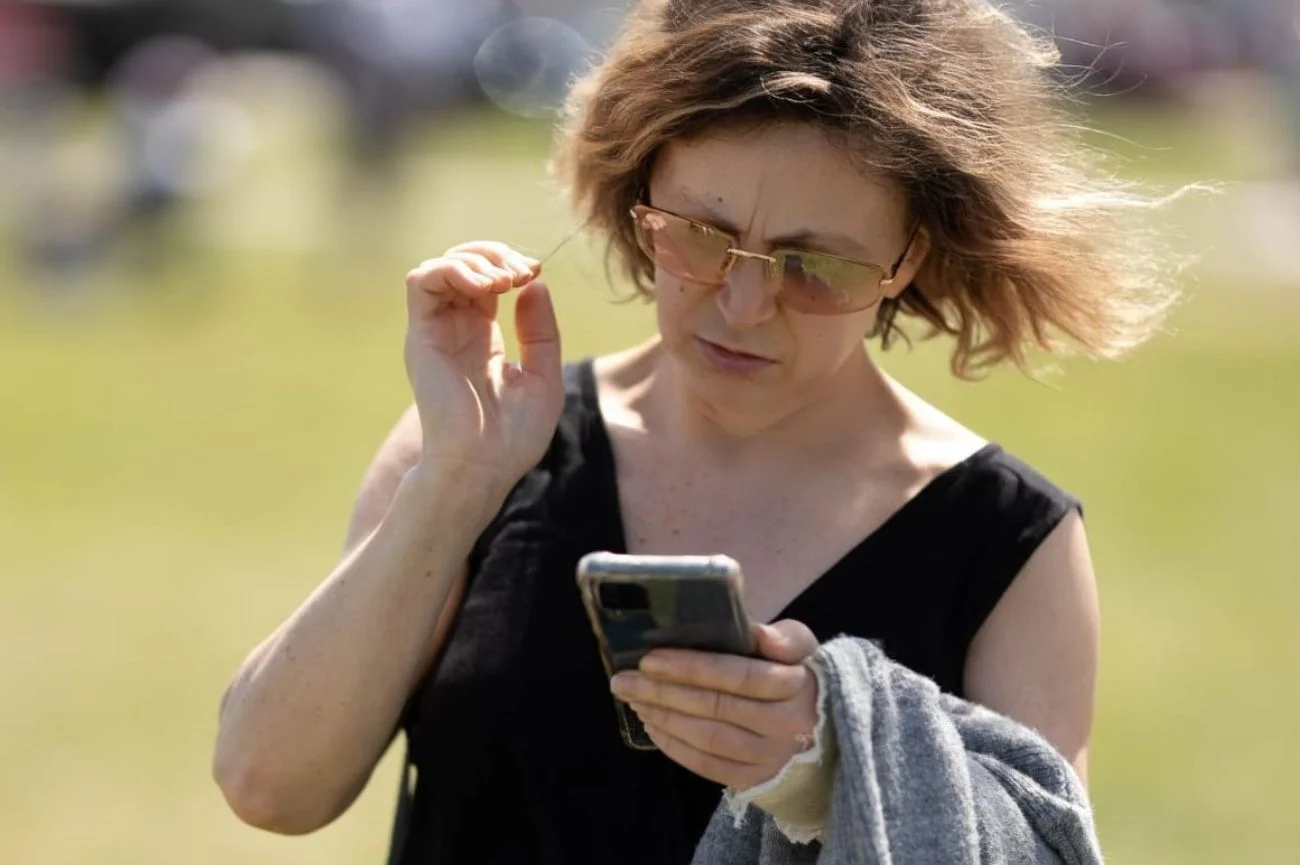 Anita Chojnacka, Polka, która od 15 lat mieszka w Irlandii. Pracuje w hipermarkecie. W pracy miała wypadek, po którym przekonała się, jak wygląda opieka w szpitalach w Dublinie. Anita Chojnacka, Polka, która od 15 lat mieszka w Irlandii. Pracuje w hipermarkecie. W pracy miała wypadek, po którym przekonała się, jak wygląda opieka w szpitalach w Dublinie.