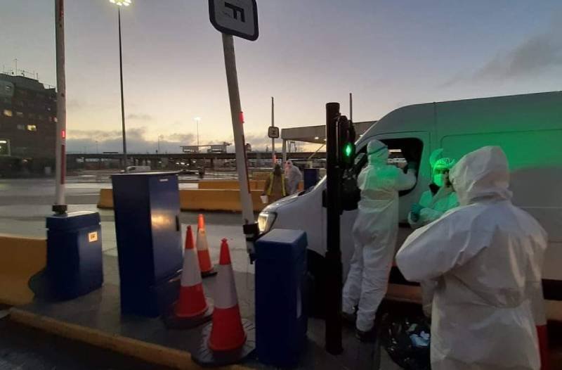 Wielka Brytania: polscy medycy robią testy na koronawirusa kierowcom w Dover.