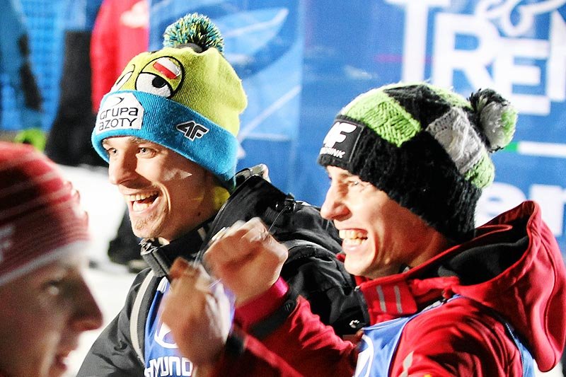 Polscy skoczkowie zajęli trzecie miejsce w drużynowych zawodach Pucharu Świata w skokach narciarskich. Kamil Stoch, Piotr Żyła, Krzysztof Miętus i Maciej Kot ulegli tylko Niemcom i Norwegom.