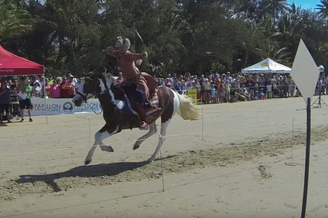 Norbert Kopczyński podczas zawodów "Yobusame on the beach" w Australii.