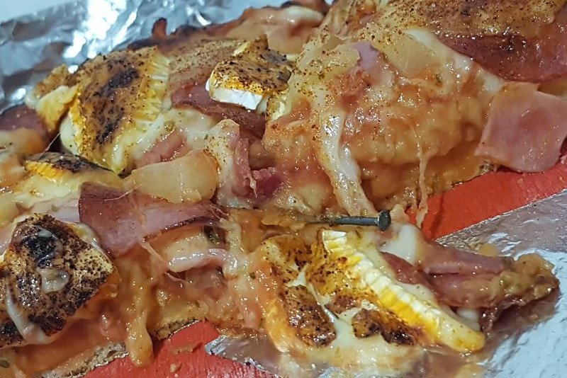 Czytelnik "Spotted Lublin" twierdzi, że w zakupionej przez niego pizzy tkwił gwóźdź.