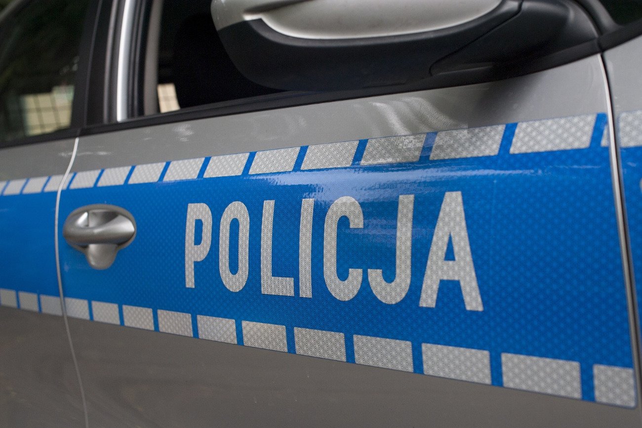 Kielce. Pijana matka uwięziła 7-letnią córkę w tapczanie. Wezwano też ślusarza