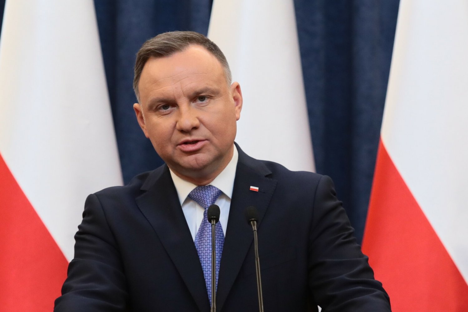 Andrzej Duda, który ma COVID-19 czuje się dobrze.