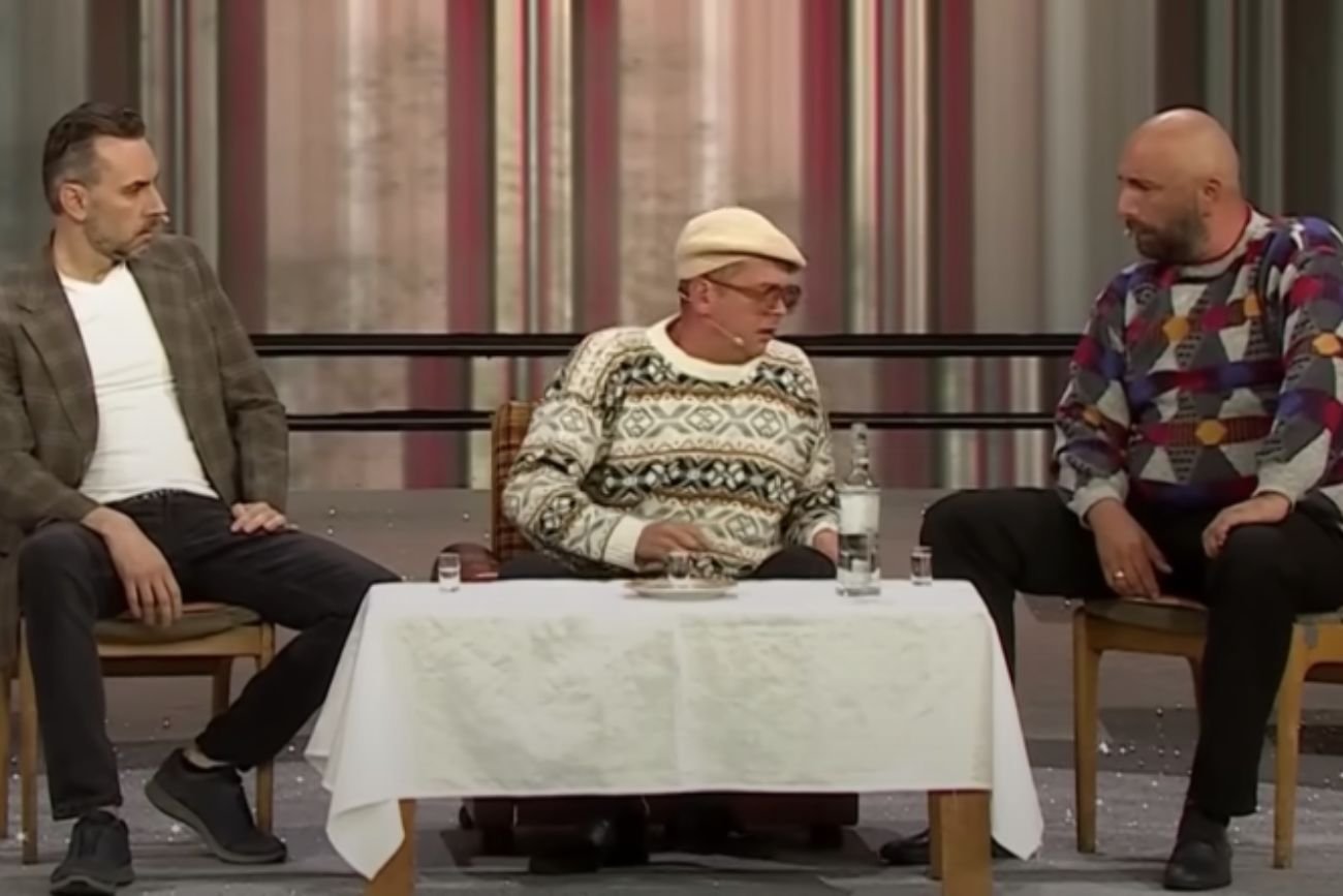 Skecz "Wigilia 2022" w wykonaniu kabaretu Neo-Nówka.