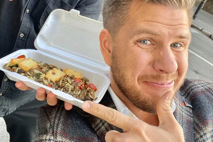 Filip Chajzer nie daje swoim fanom zapomnieć o wege challenge. Nawet mimo wojny o tofu.