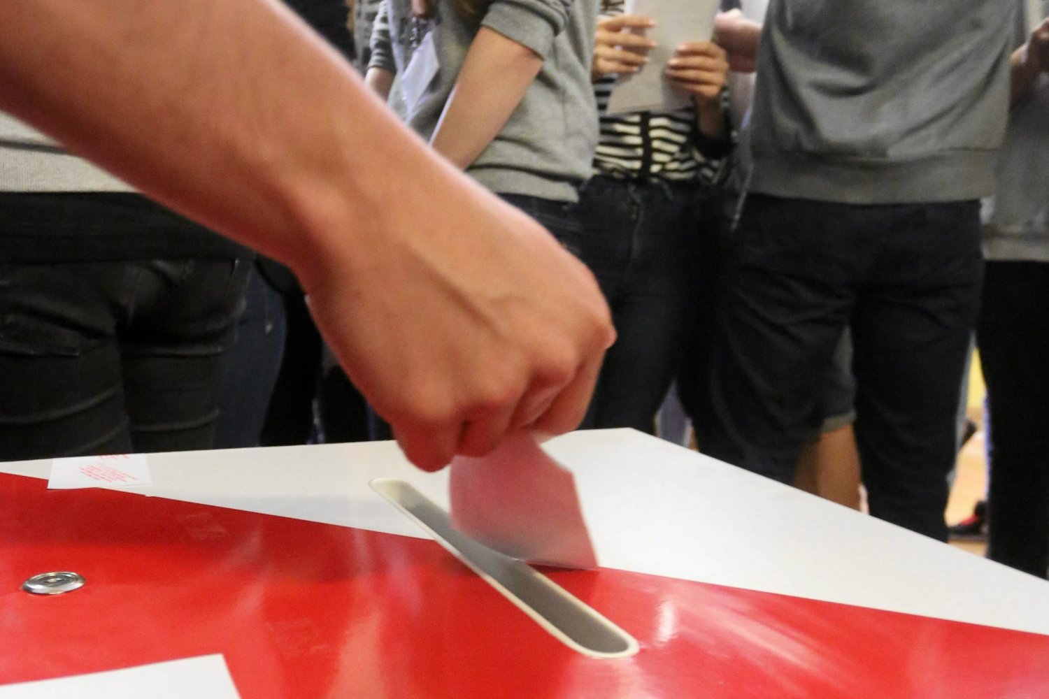 Wyborcy podzieli się nie tylko pod względem wieku, ale też wykształcenia i wykonywanego zawodu.