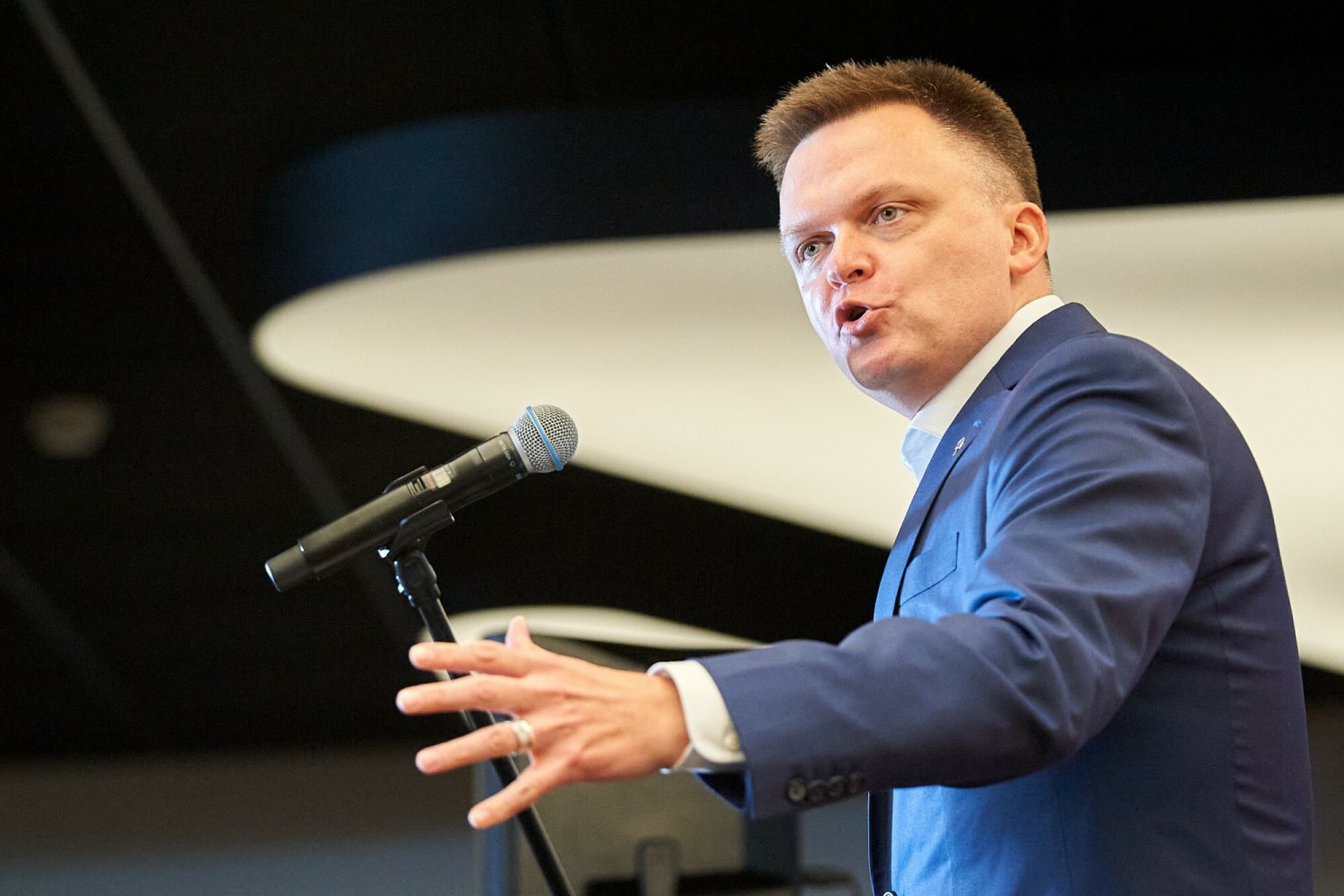 Według sondażu Kantar dla "Gazety Wyborczej" KO i Polska 2050 mają szanse na większość parlamentarną, jeśli wystartują razem. Czy to realne?