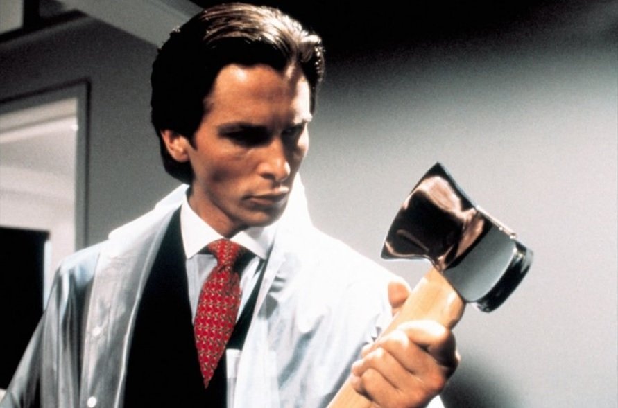 „American Psycho”: piorunująca książka i słaby film. A na horyzoncie kiepski serial?