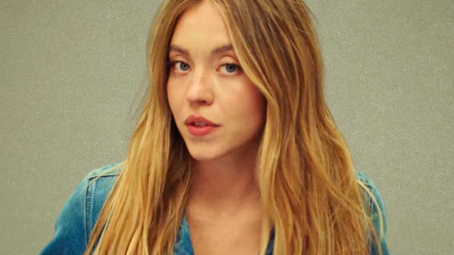 Ta reklama podzieliła świat. Sydney Sweeney puszcza oko do skrajnej prawicy? Reklama z Sydney Sweeney oburzyła świat. Puszcza oko do skrajnej prawicy?