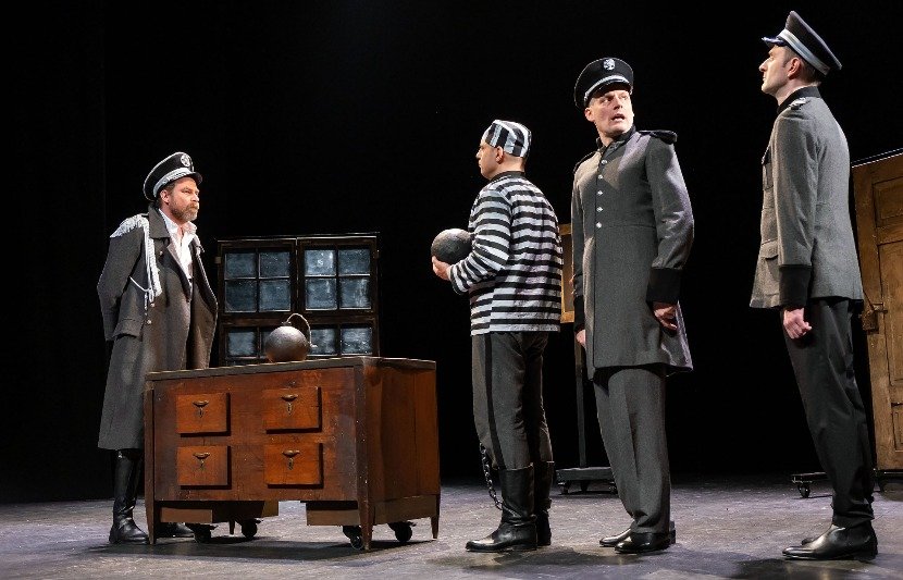 Policja. Noc Zatracenia łączy w sobie interpretację dzieła Sławomira Mrożka z współczesną jednoaktówką Andrzeja Saramonowicza