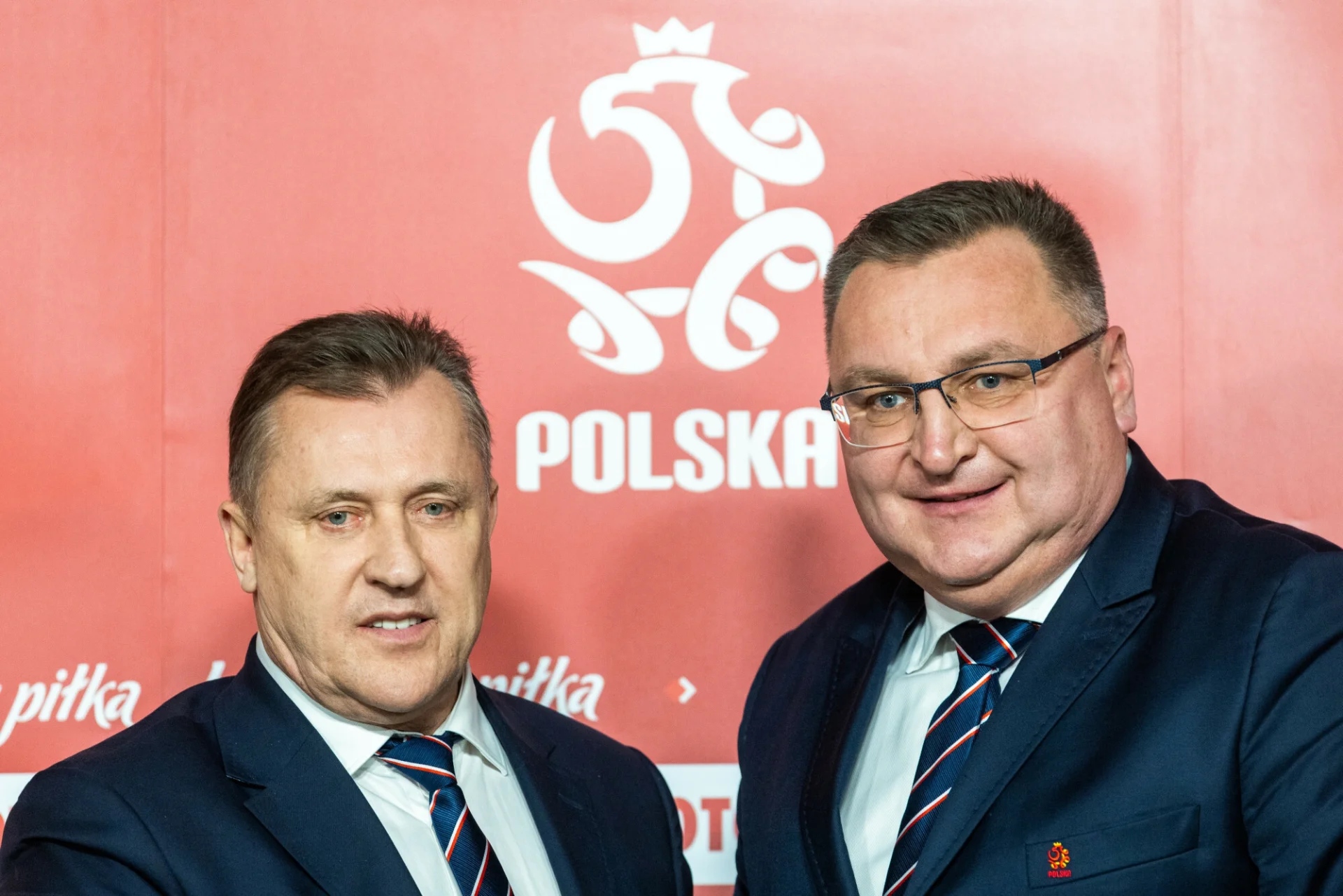 Prezes PZPN nie zna szczegółów umowy Michniewicza i musi wrócić do kraju. Wielki bałagan
