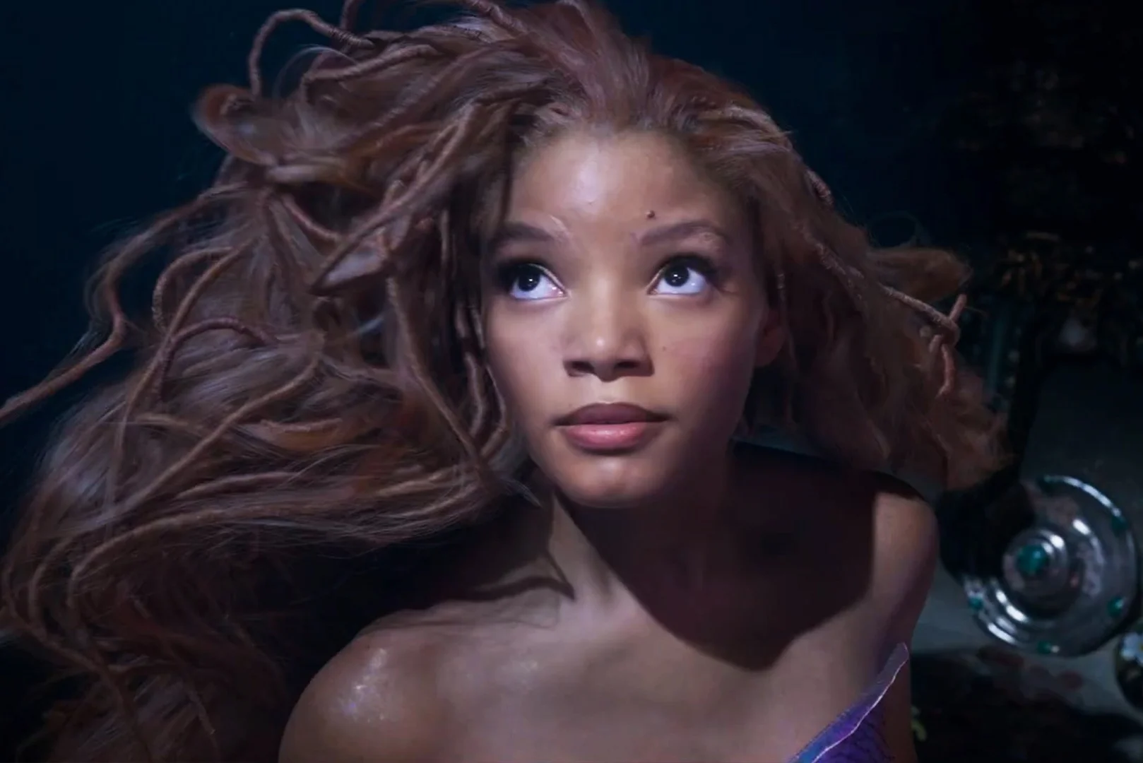Halle Bailey jako syrenka Ariel w filmie "Mała syrenka".