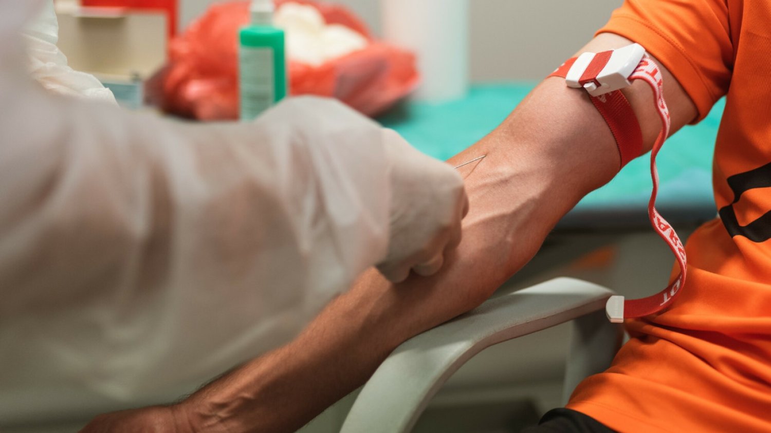 Badania krwi zlecone przez lekarza POZ mogą pomóc szybko zdiagnozować szpiczaka.