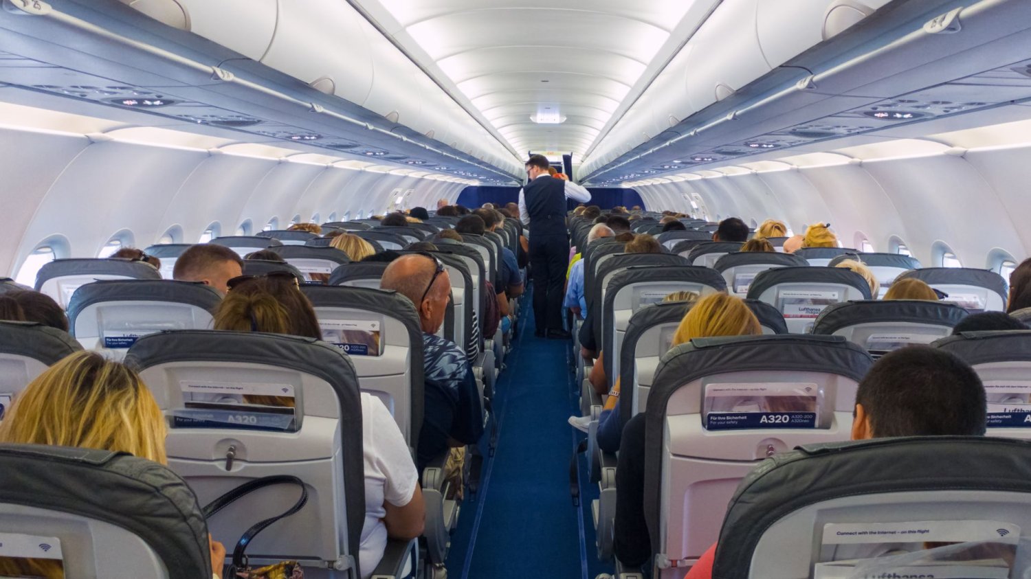 Korzystanie z powerbanku zakazane na pokładach samolotów grupy Lufthansa Lufthansa zabroniła korzystać z powerbanku w samolocie