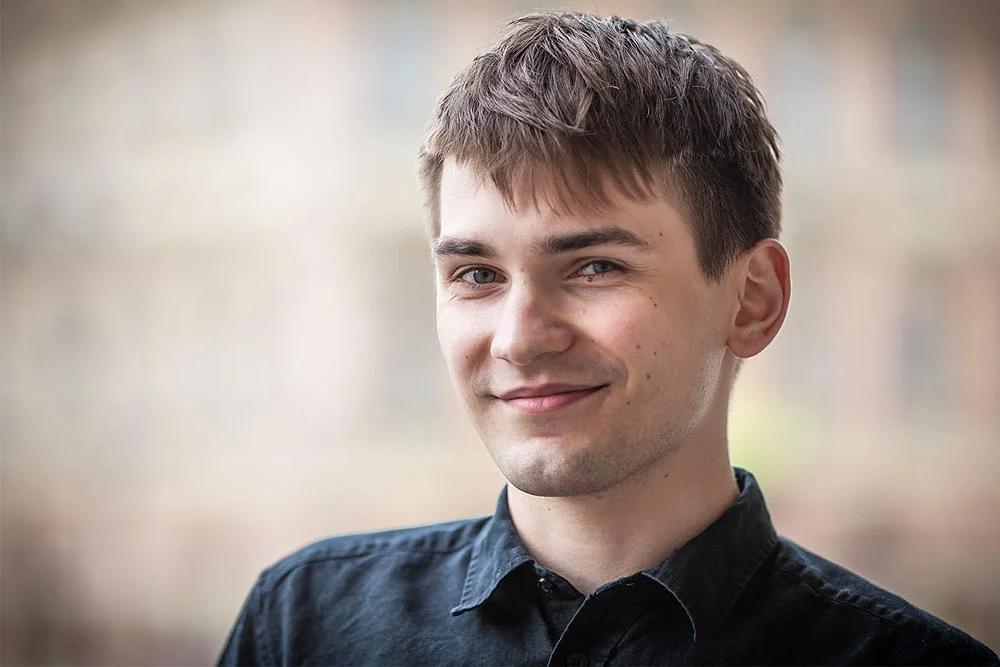 Mateusz studiuje prawo i finanse na Akademii Leona Koźmińskiego
