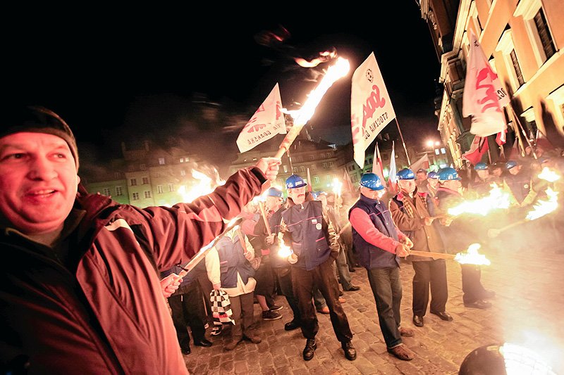 Warszawa. Wiec poparcia PiS w pierwszą rocznicę katastrofy pod Smoleńskiem