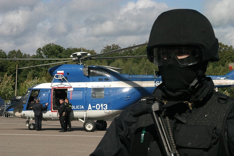 Europejski Nakaz Aresztowania ułatwił ekstradycję w Europie tak bardzo, że Polacy ścigają do kraju nawet złodziei świń i pijanych rowerzystów. Zupełnie nie zwracając uwagi na koszty i powagę wymiaru sprawiedliwości.