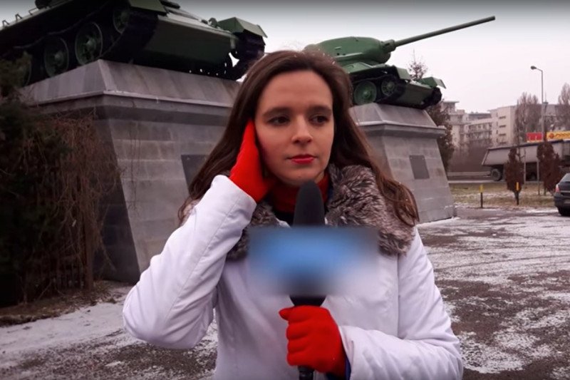 W pierwszej wersji programu logo TVP było widoczne, co nie spodobało się Jackowi Kurskiemu, który zgłosił sprawę do prokuratury. Później Jachira zamazała logo publicznego nadawcy.