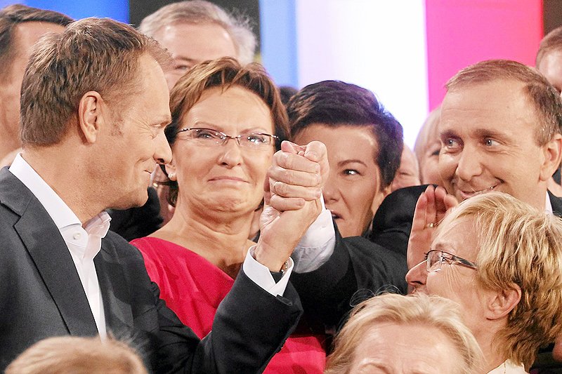 Można przypuszczać, że znacząca poprawa notowań PO to efekt zafundowanego przez PiS "powrotu" Donalda Tuska na polską scenę polityczną.