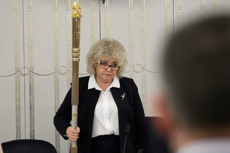 Opozycja zarzuca Marii Zofii Koc, wicemarszałek Senatu, że złamała regulamin izby i dobre obyczaje