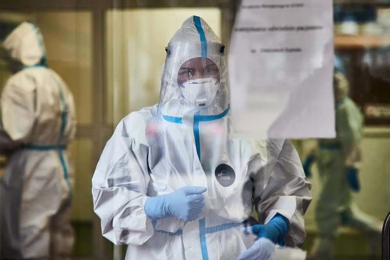 Duży wzrost liczby zakażeń koronawirusem w raporcie MZ 31 marca.