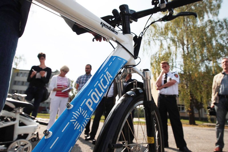 Policjant z Torunia na rowerze dogonił pijanego kierowcę BMW.