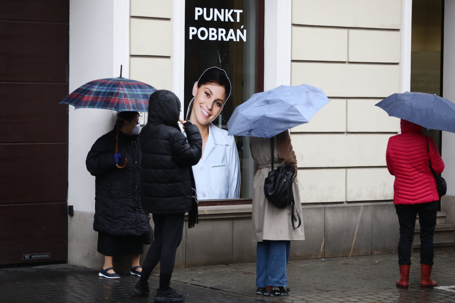 Wiceminister zdrowia Waldemar Kraska zapowiedział, że będzie namawiał wszystkich wracających z Londynu do wykonania testu na koronawirusa.