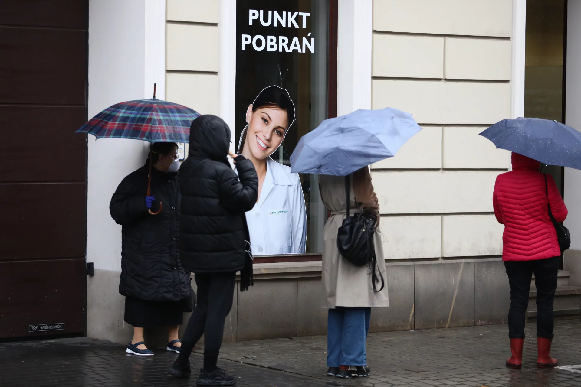 Wiceminister zdrowia Waldemar Kraska zapowiedział, że będzie namawiał wszystkich wracających z Londynu do wykonania testu na koronawirusa.