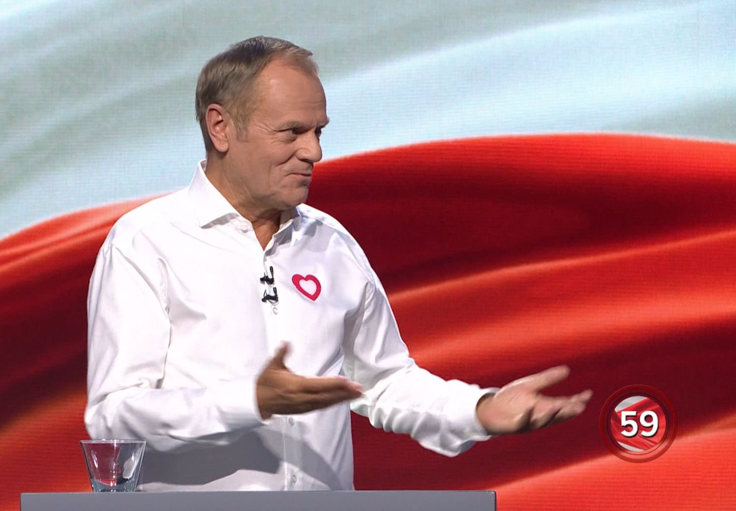 Donald Tusk na koniec debaty w TVP zwrócił się wprost do Mateusza Morawieckiego, przypominając czasy, gdy ten miał prosić go o pracę.