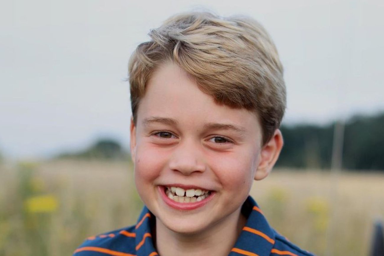 Książe George skradł serca fanów na urodzinowym portrecie. Skończył 8 lat