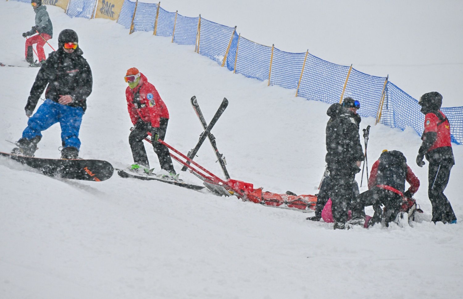 Szpitale na południu kraju zalała fala kontuzjowanych narciarzy.