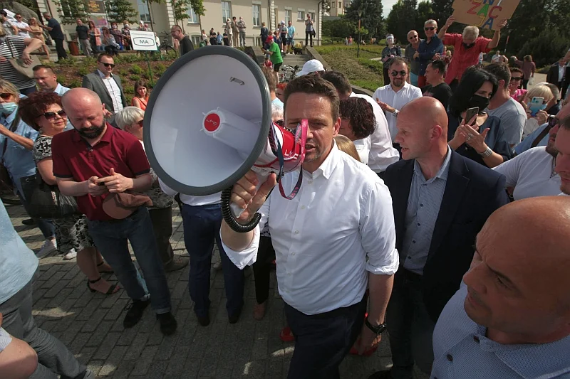 Czy PiS będzie chciało przenieść termin wyborów prezydenckich z obawy przez Rafałem Trzaskowskim?