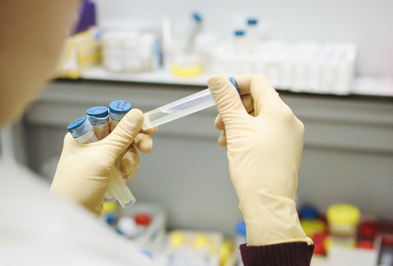 Zmiana oznaczenia mutacji koronawirusa. Nowymi nazwami greckie litery.