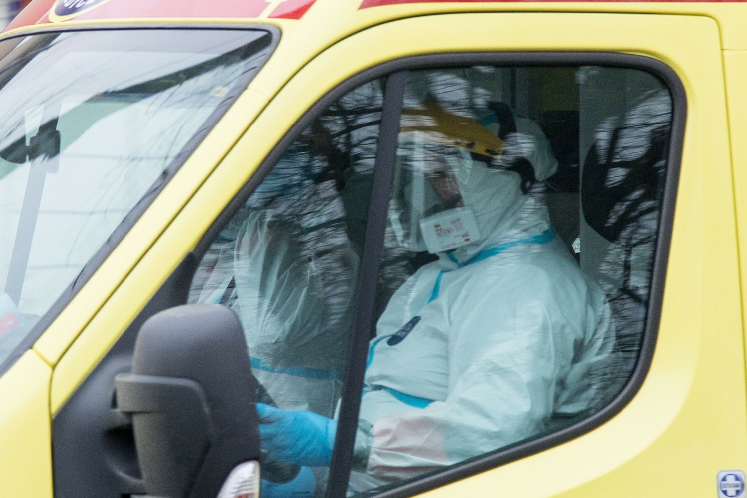 Są najnowsze dane dotyczące COVID-19. Niestety zmarło prawie 700 chorych.