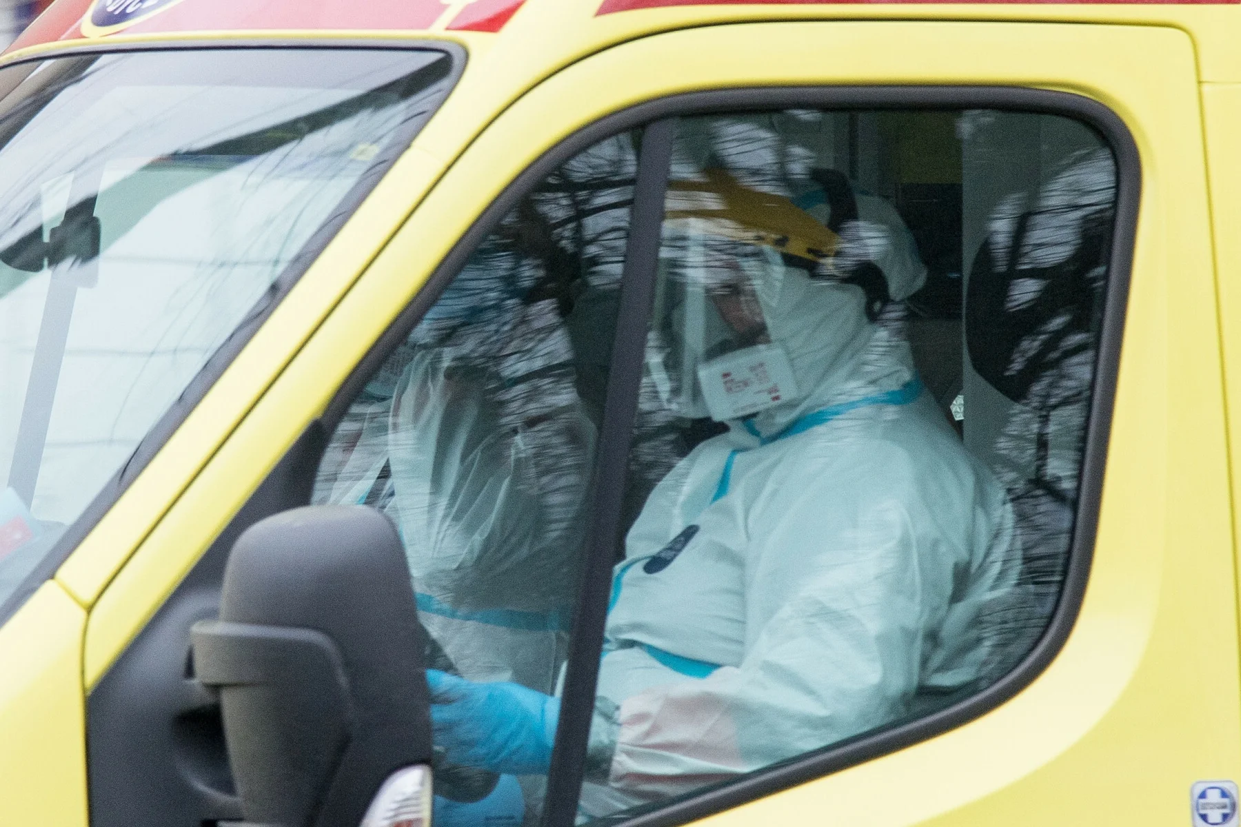 Są najnowsze dane dotyczące COVID-19. Niestety zmarło prawie 700 chorych.