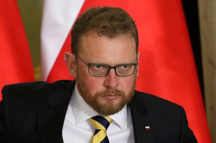 Łukasz Szumowski nie jest już ministrem zdrowia. Tymczasem liczba zachorowań na koronawirusa rośnie.