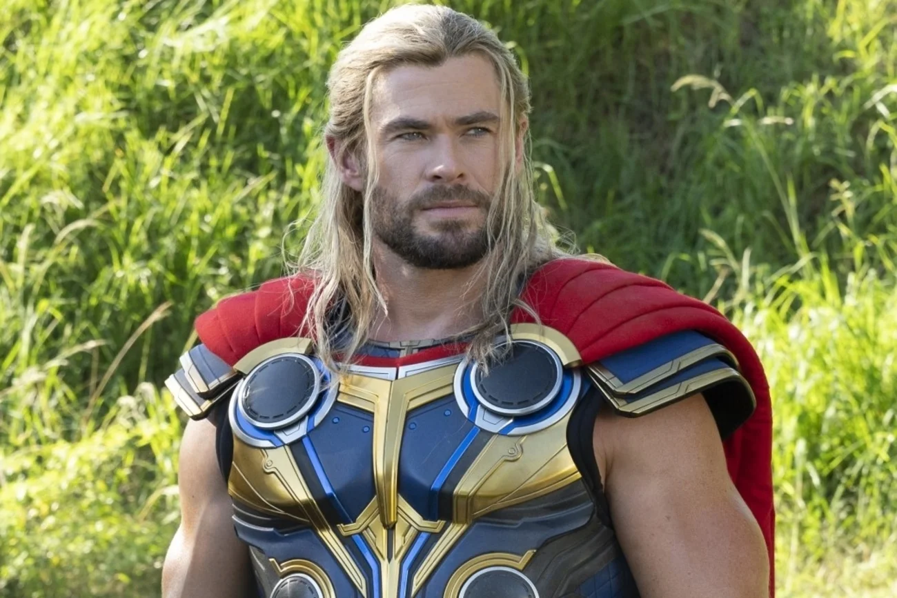 Chris Hemsworth w filmie "Thor: Miłość i grom".