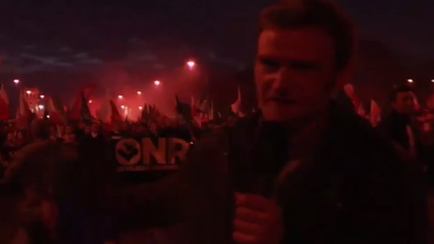 Jeden z chuliganów zaatakował reportera Ruchu Narodowego.