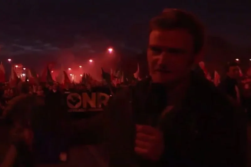 Jeden z chuliganów zaatakował reportera Ruchu Narodowego.