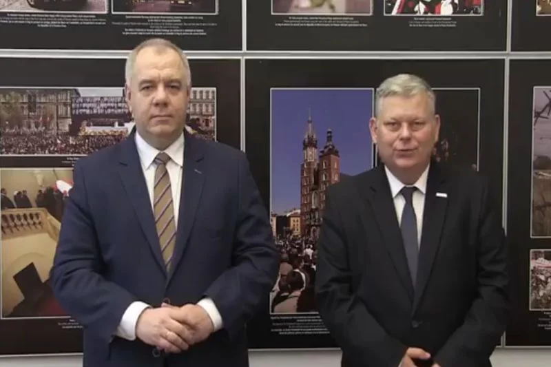 Marek Suski i Jacek Sasin nagrali film, na którym proszą o wsparcie.